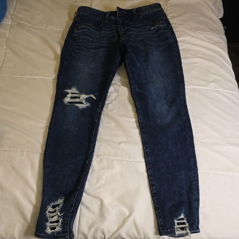 New American Eagle Outfitters High Rise Skinny Jeans with Distressed Details - Picture 1 of 4